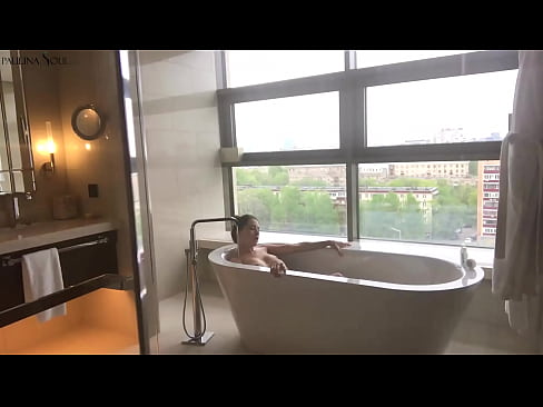 ❤️ عزیزم فوق العاده با شور و شوق بیدمشک خود را در حمام تکان می دهد ❤️ پورنو vk در پورنو fa.sexeey.ru ☑